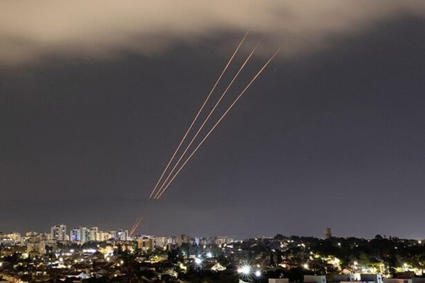 Após ataque do Irã, Israel se divide sobre retaliação — Foto: Valor