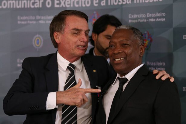 Ação de comandante permitiu condecoração a Bolsonaro - 06/04/2024 - Poder