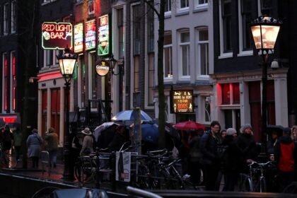 Amsterdã proíbe novos hotéis em luta contra turismo de massa