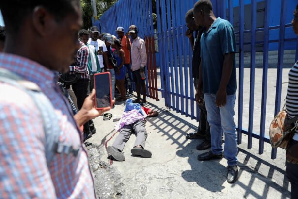 Haiti: Brasileiros retirados relatam tiros e muitos corpos - 11/04/2024 - Mundo