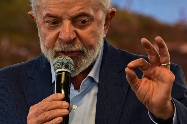 Lula escala ministros para receber líderes evangélicos - 06/04/2024 - Poder