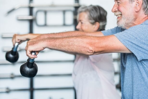 Treinamento físico para idosos é tendência fitness no Brasil; conheça as particularidades