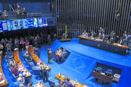 Em sessão plenária, o Senado aprovou, em votação simbólica, projeto de lei que regulamenta a inteligência artificial — Foto: Jonas Pereira/Agência Senado