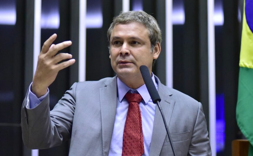 Futuro líder do PT na Câmara cobra mais vigilância, para que governo não repita erros como no caso Pix | Política