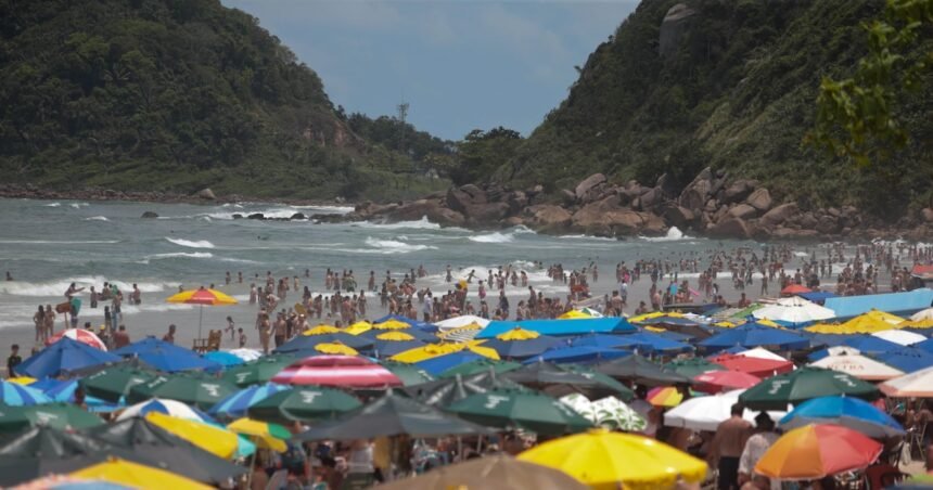 Turistas relatam ‘surto de virose’ no litoral de SP; casos passam de 2 mil em Guarujá